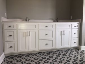 Four Ideas for Customizing Your Bathroom Cabinets