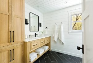 Three Ideas for Bathroom Linen Cabinets to Organize Your Space